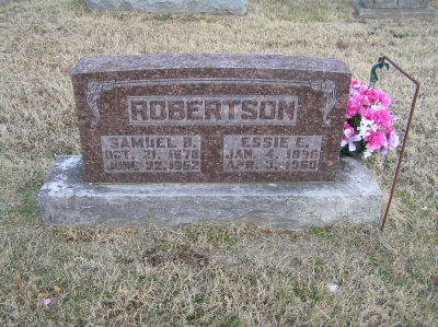 25 Samuel B. & Essie E. Robertson